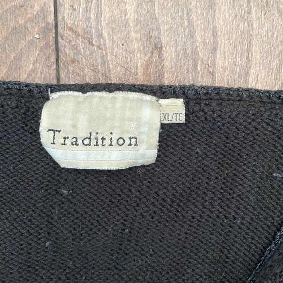 Grannycore cotton blend black cardigan with floral embroidery - Picture 2 of 9